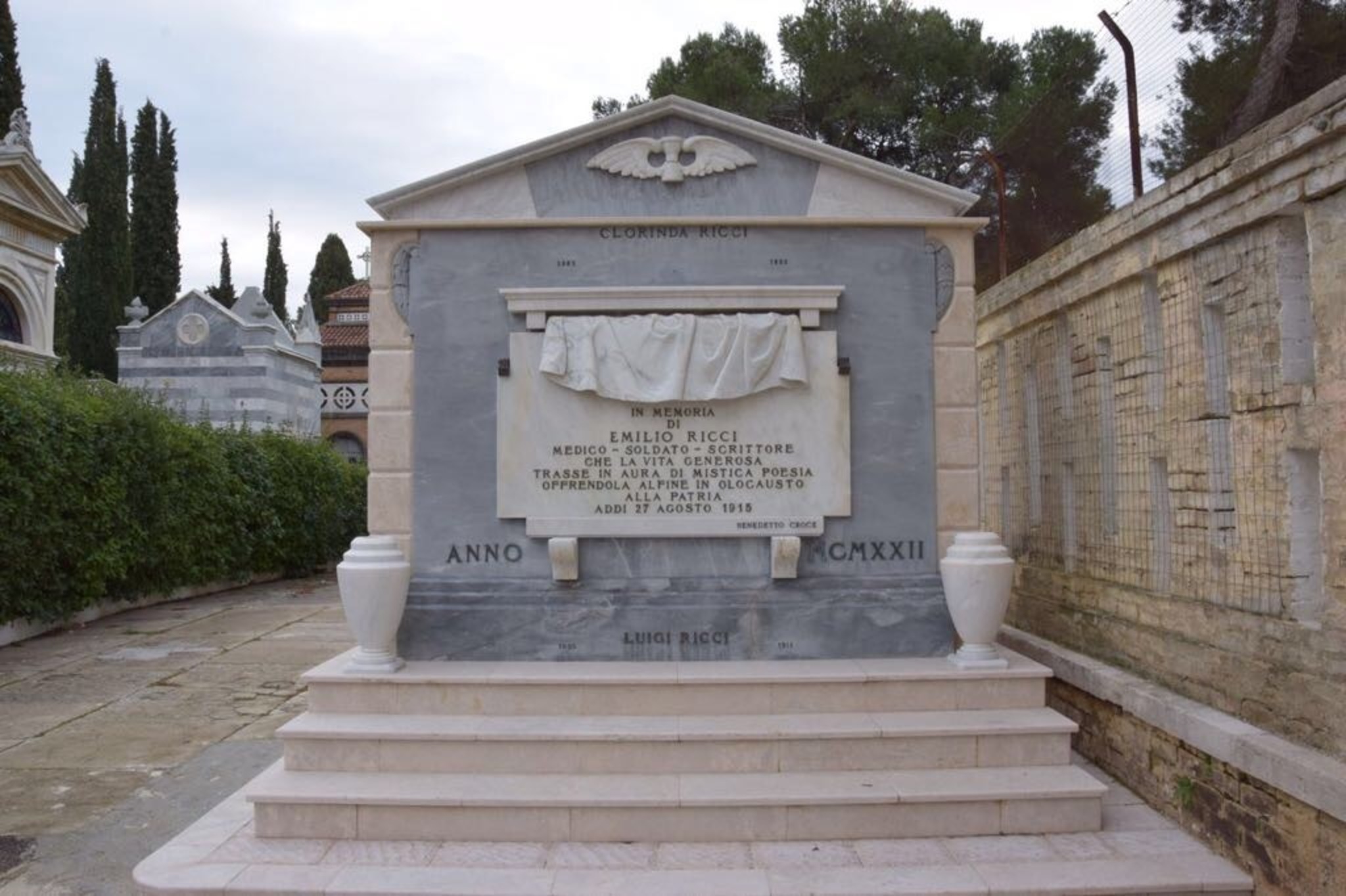 Emilio Ricci's tomb (1).jpg